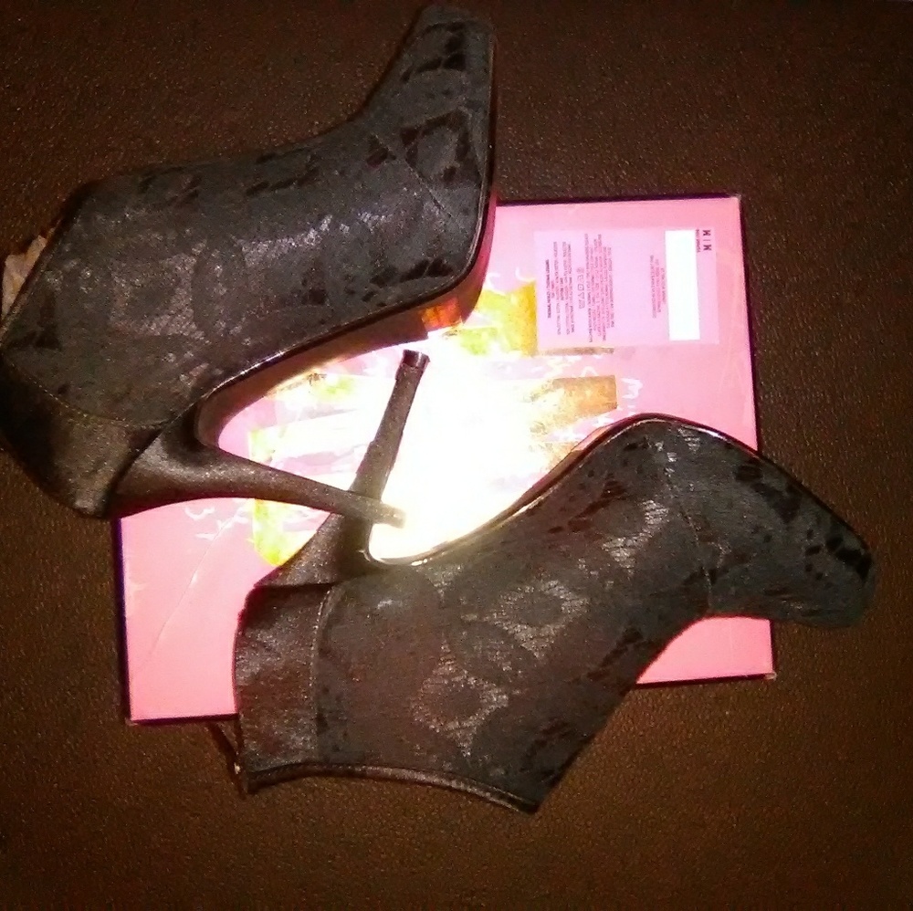 🔥HP🔥👠💄Awesome Maurice's booty/heels👠💄 - Picture 4 of 5